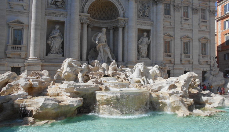 Fontána de Trevi – nejkrásnější fontána na světě - Cestování - Itálie - Forum Romanum nebo také Římské fórum - Dovolená v Itálii - Itálie dovolená - panda na cestách